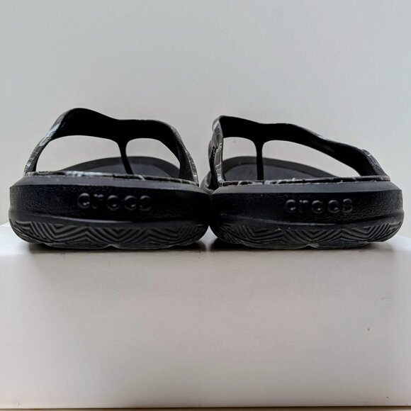 Crocs Men's Swiftwater Mossy Oak Elements Wave Flip Flops in Black Camo - Picture 10 of 16